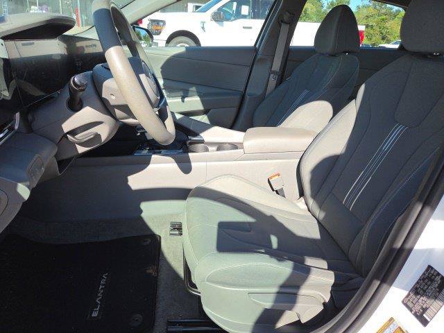 Used 2024 Hyundai Elantra Blue FWD image 31