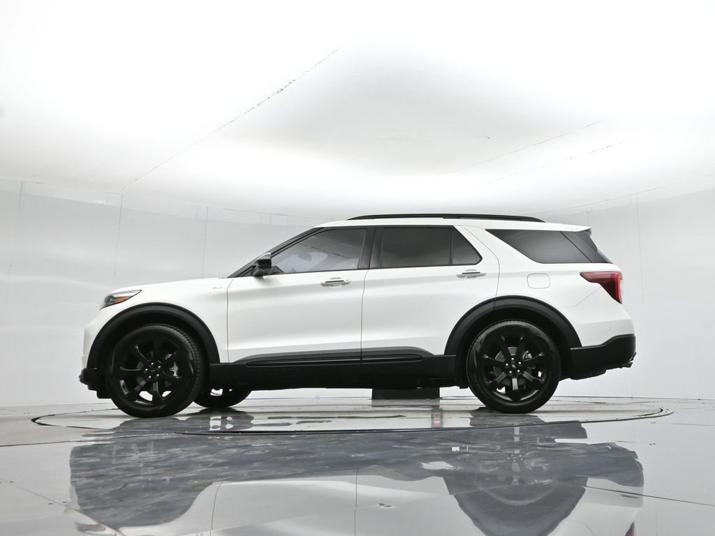 Certified 2023 Ford Explorer ST-Line w/ Class IV Trailer Tow Package image 48