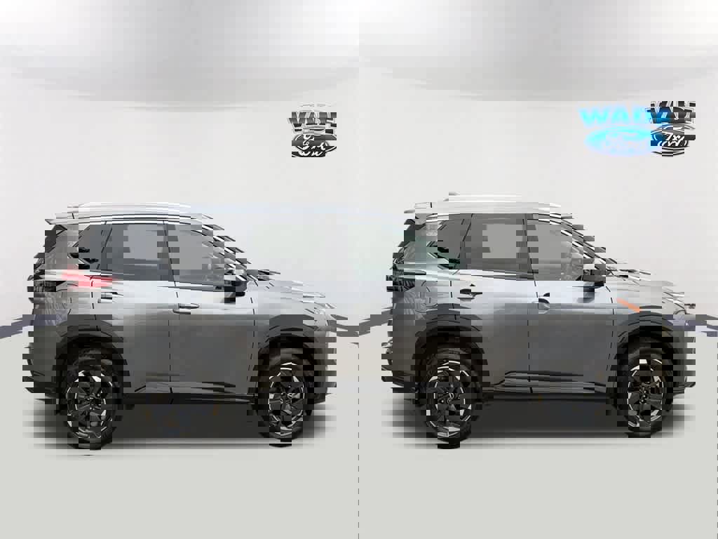 Used 2024 Nissan Rogue SV w/ SV Premium Package image 4