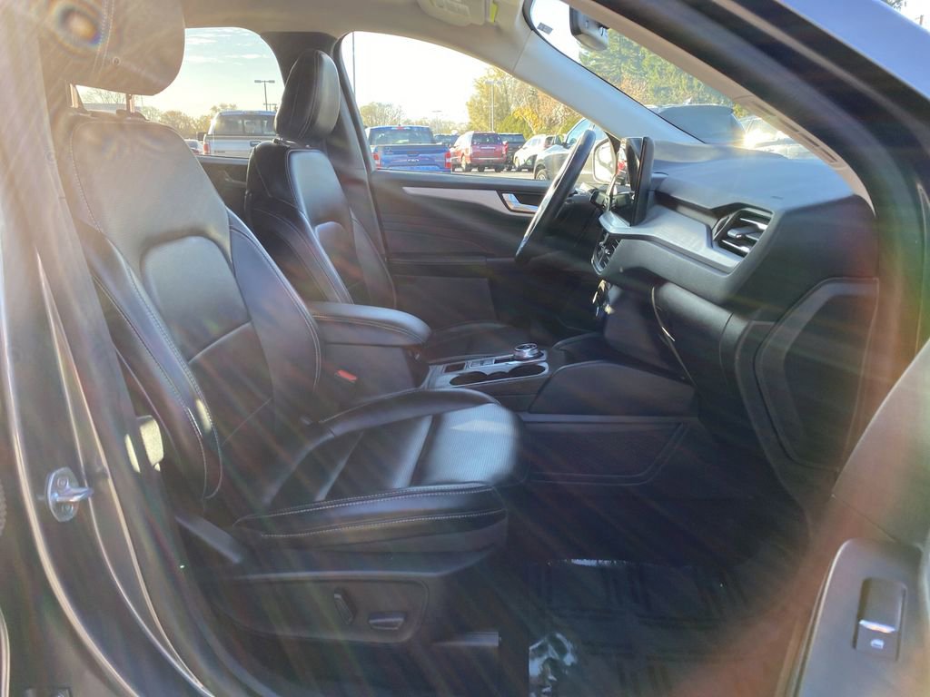 Certified 2023 Ford Escape Platinum image 39