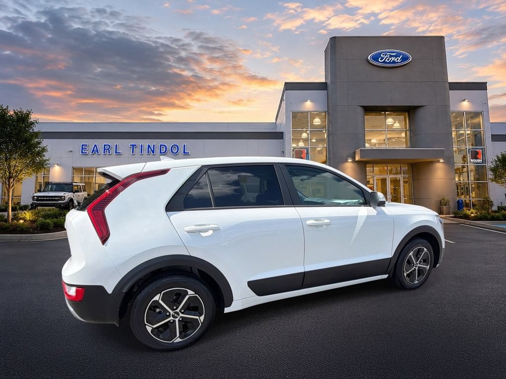 Used 2023 Kia Niro LX FWD image 8
