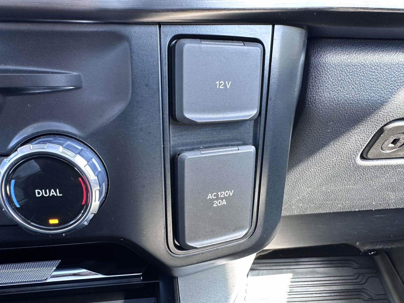 Certified 2024 Ford F250 Lariat w/ Lariat Ultimate Package AWD/4WD image 28