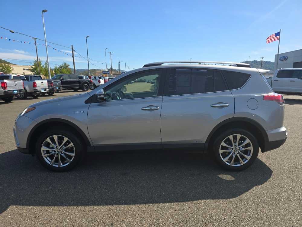 Used 2018 Toyota RAV4 Limited AWD/4WD image 2