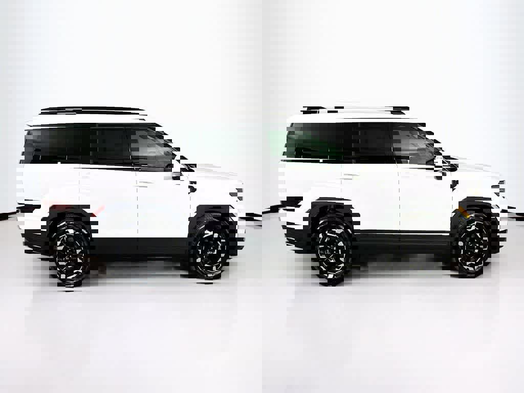 Used 2025 Hyundai Santa Fe SEL image 6