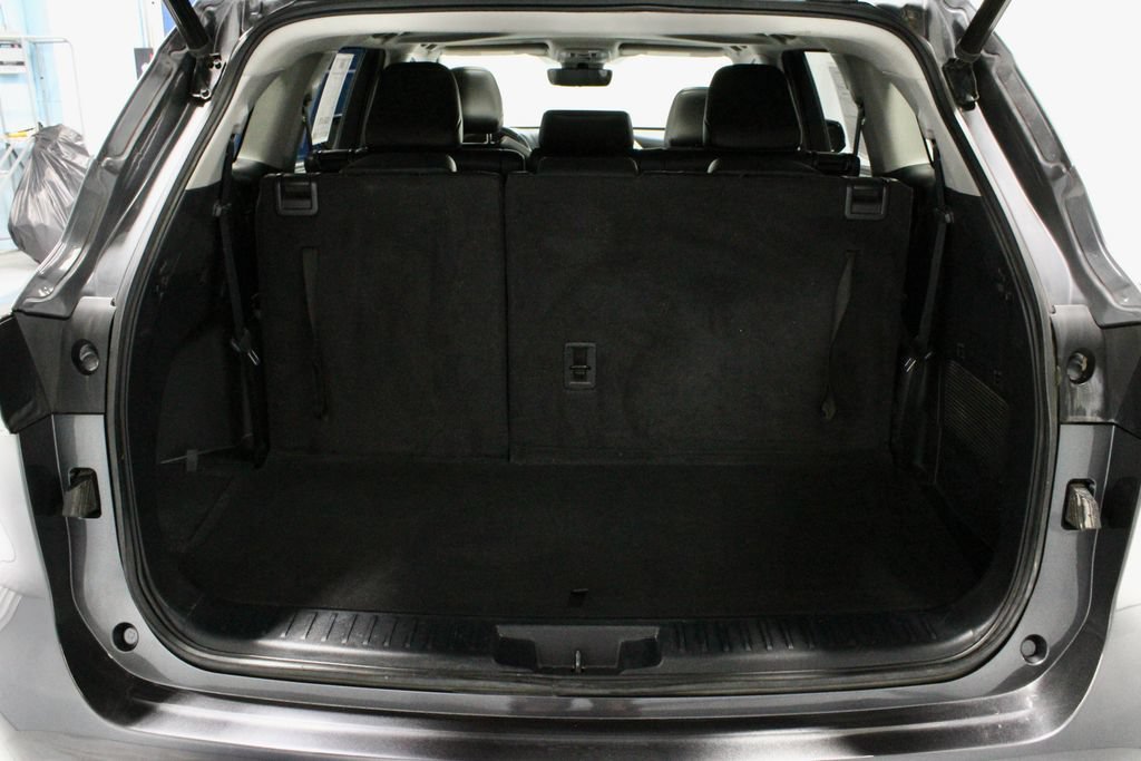 Used 2023 Toyota Highlander AWD image 13