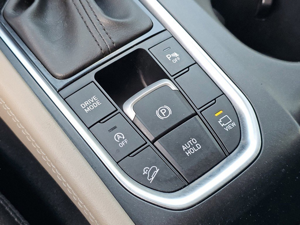 Used 2020 Hyundai Santa Fe Limited AWD/4WD image 16