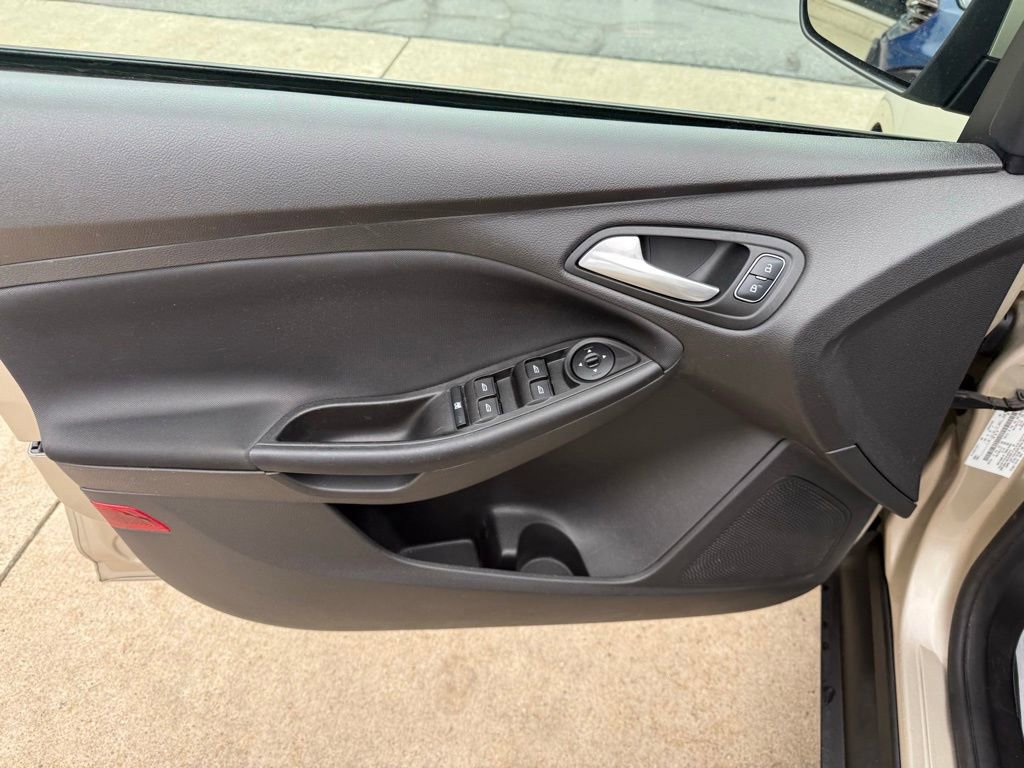 Certified 2018 Ford Focus SE FWD image 24