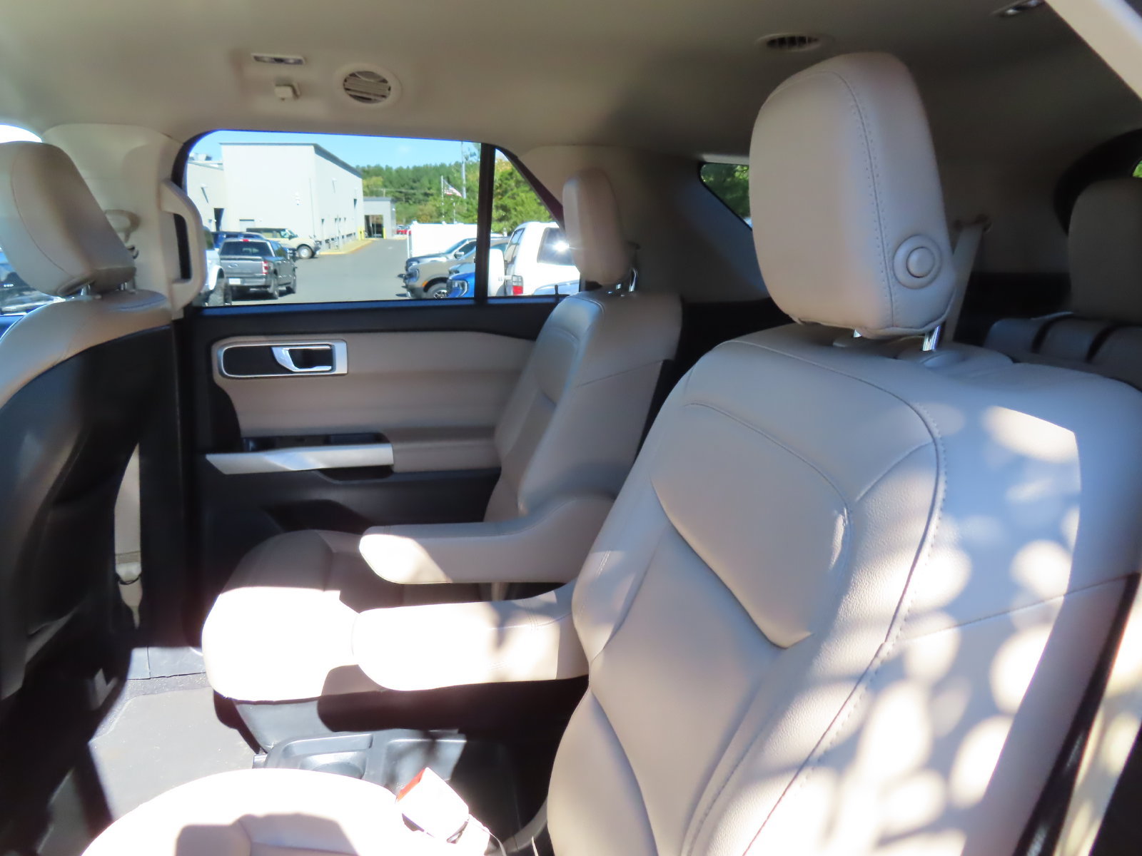 Certified 2020 Ford Explorer XLT w/ Equipment Group 202A AWD/4WD image 28