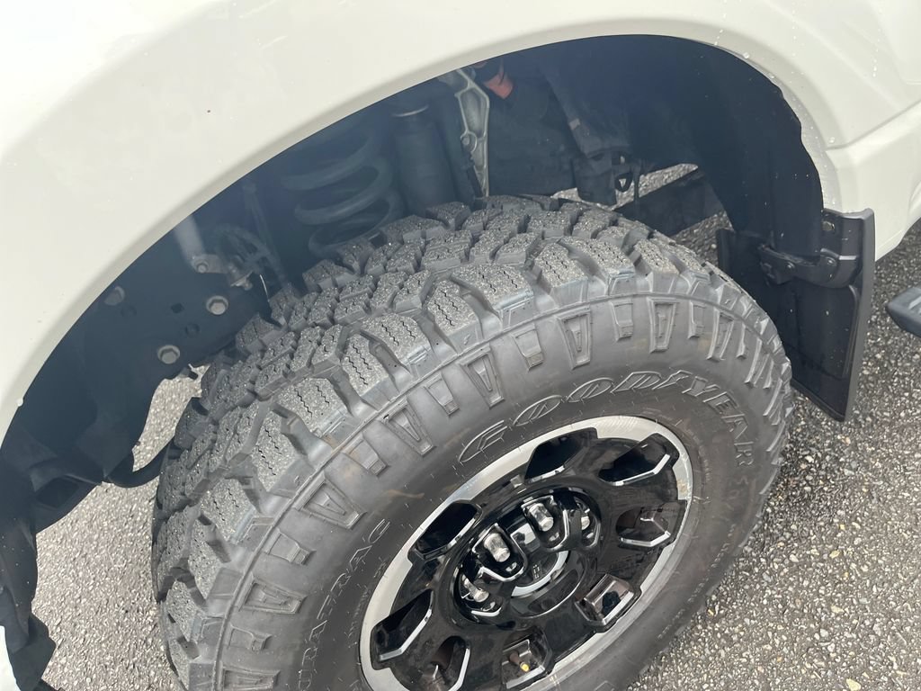 Certified 2025 Ford F350 Platinum w/ Tremor Off-Road Package AWD/4WD image 32