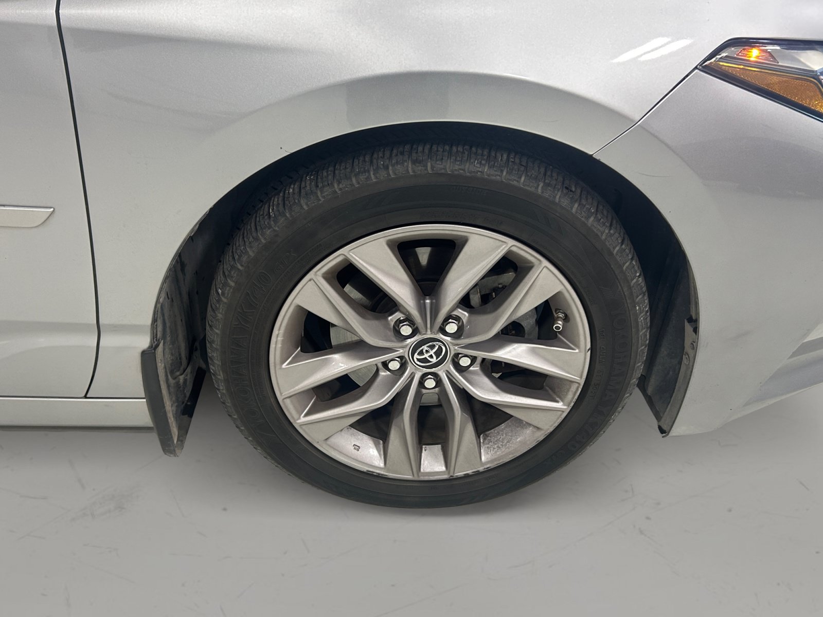 Used 2019 Toyota Avalon XLE FWD image 8