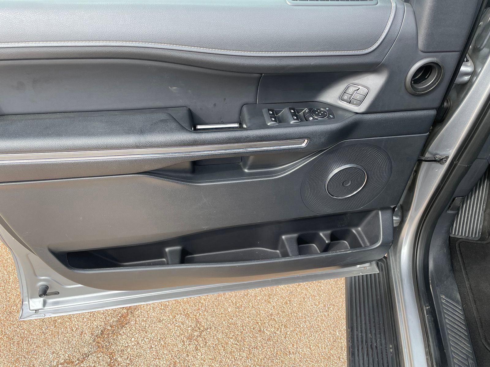 Certified 2024 Ford Expedition Max XLT image 10