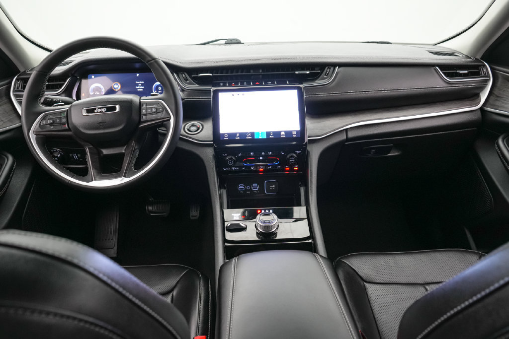 Used 2023 Jeep Grand Cherokee Limited w/ Luxury Tech Group II AWD/4WD image 14