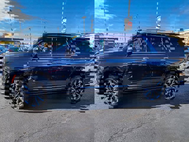 Used 2025 Cadillac Escalade Premium Luxury image 6