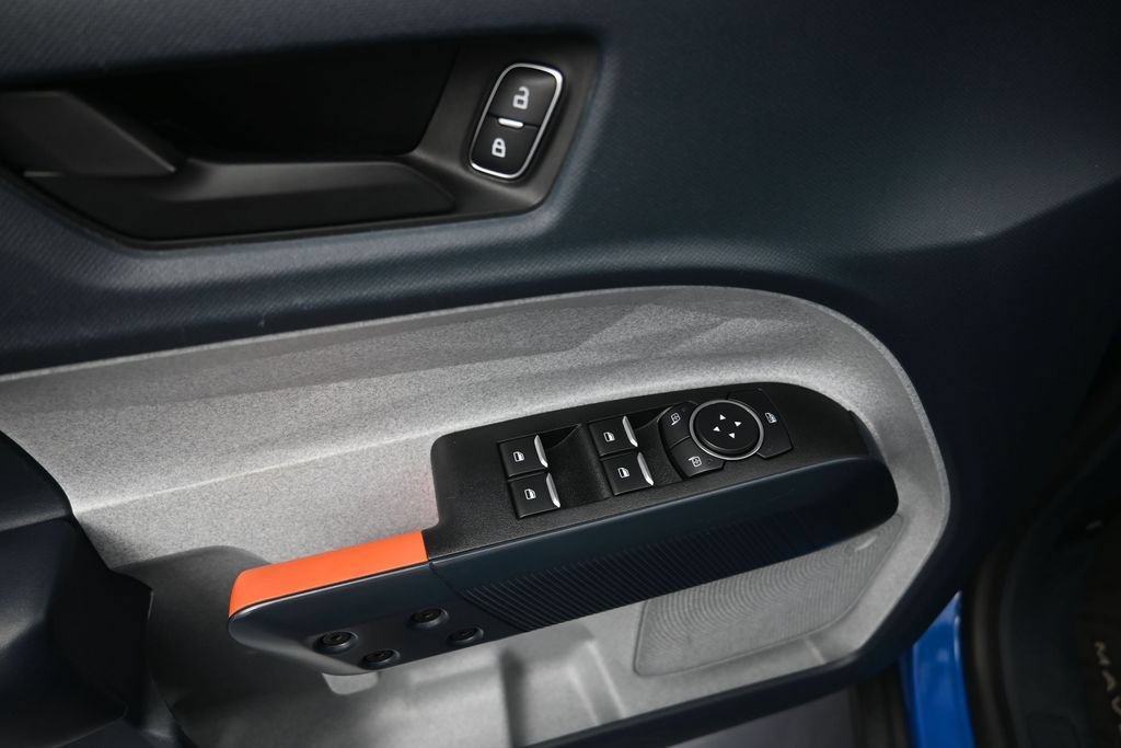 Certified 2022 Ford Maverick XLT FWD image 11