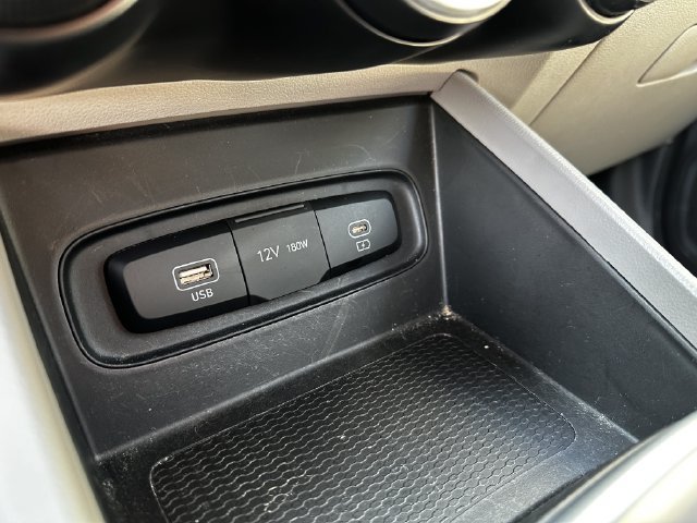 Used 2023 Hyundai Venue SEL FWD image 24