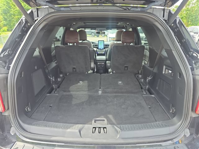 Certified 2023 Ford Explorer Platinum w/ Technology Package AWD/4WD image 8