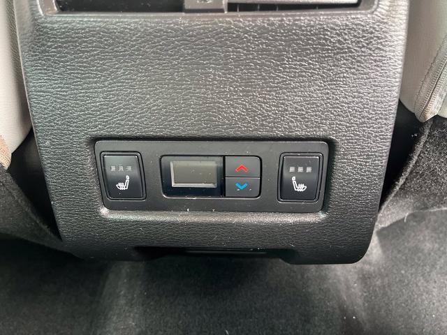 Used 2023 Mitsubishi Outlander AWD image 17