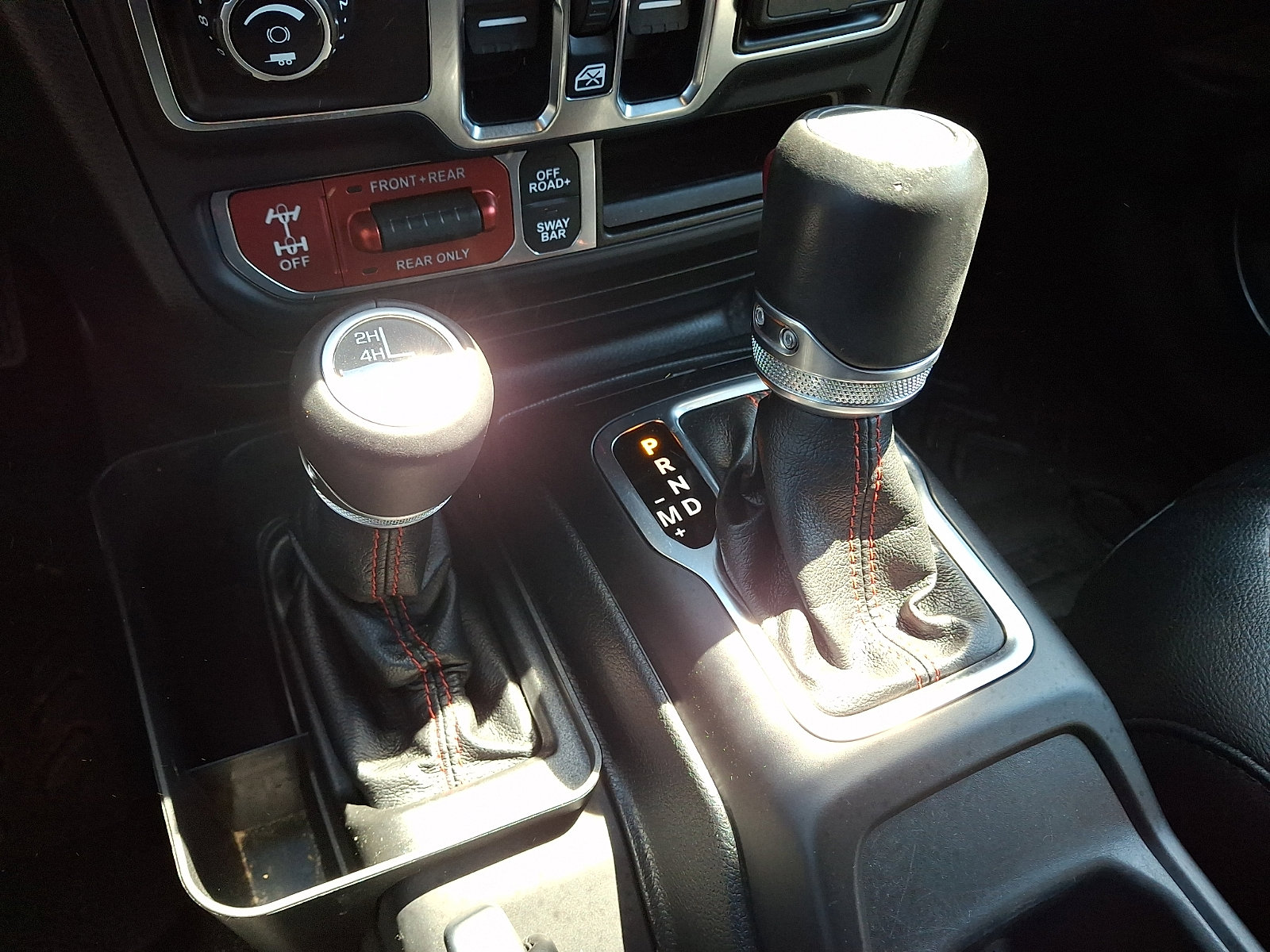Used 2020 Jeep Gladiator Rubicon AWD/4WD image 17