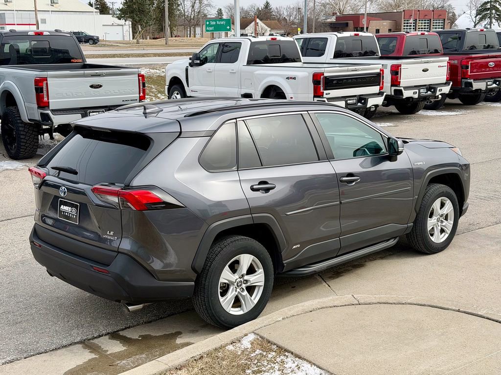 Used 2021 Toyota RAV4 LE image 3