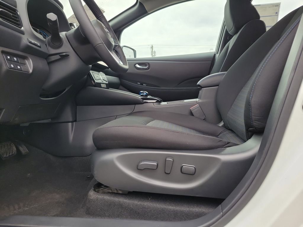 Used 2025 Nissan Leaf SV Plus image 17