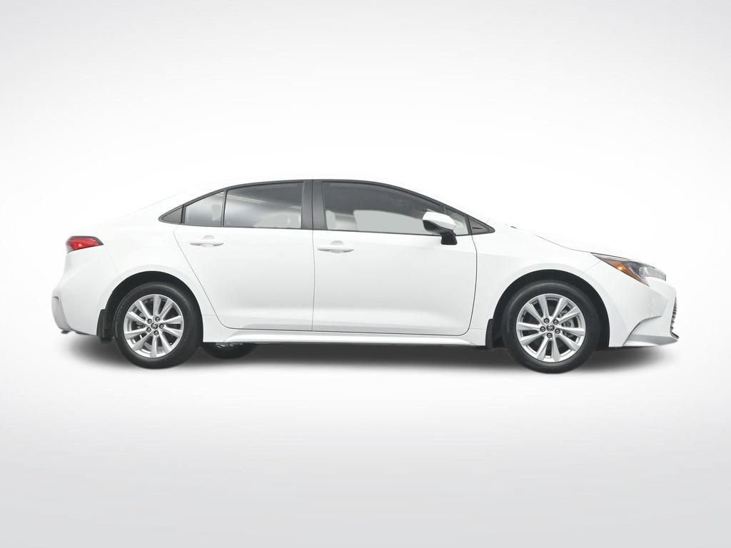 Used 2025 Toyota Corolla LE w/ LE Premium Package FWD image 34