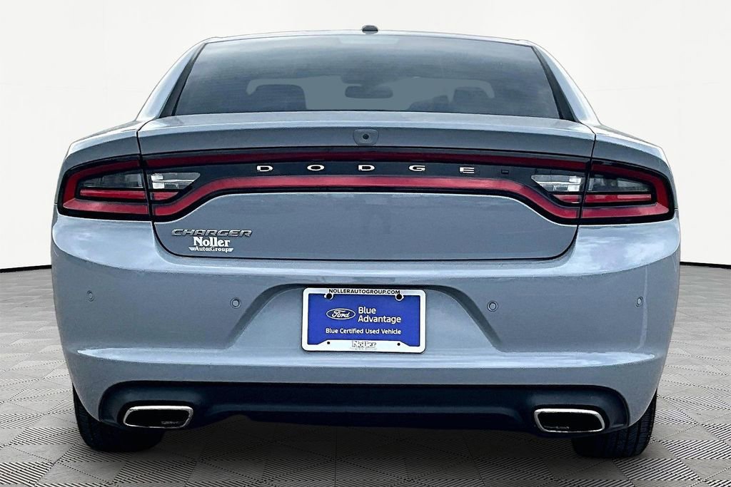Used 2021 Dodge Charger SXT w/ Leather Interior Group RWD image 4