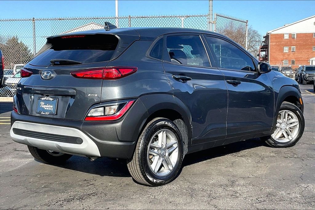 Used 2022 Hyundai Kona SE image 12