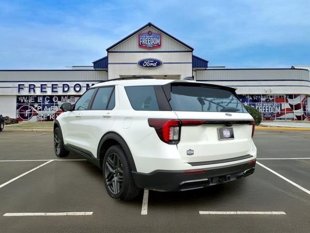 Certified 2026 Ford Explorer ST-Line w/ ST-Line Street Pack RWD image 3