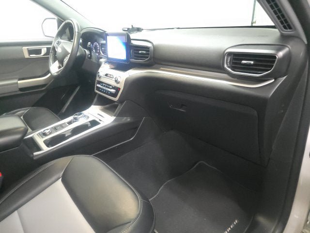 Certified 2023 Ford Explorer XLT w/ Equipment Group 202A AWD/4WD image 5