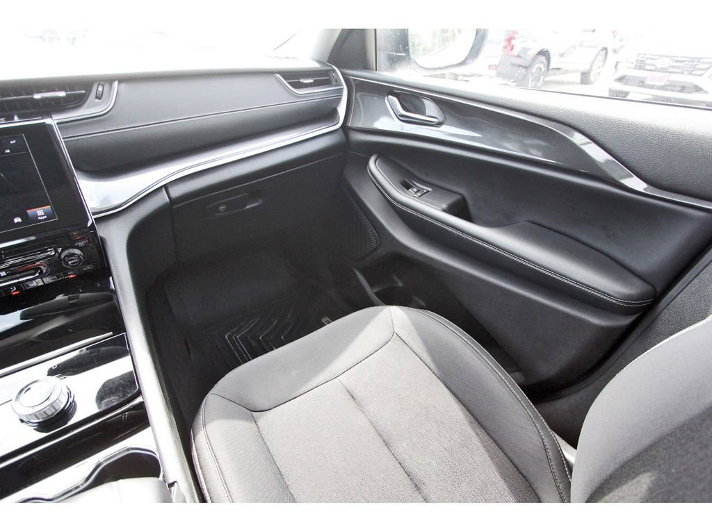 Used 2023 Jeep Grand Cherokee L Laredo AWD/4WD image 15