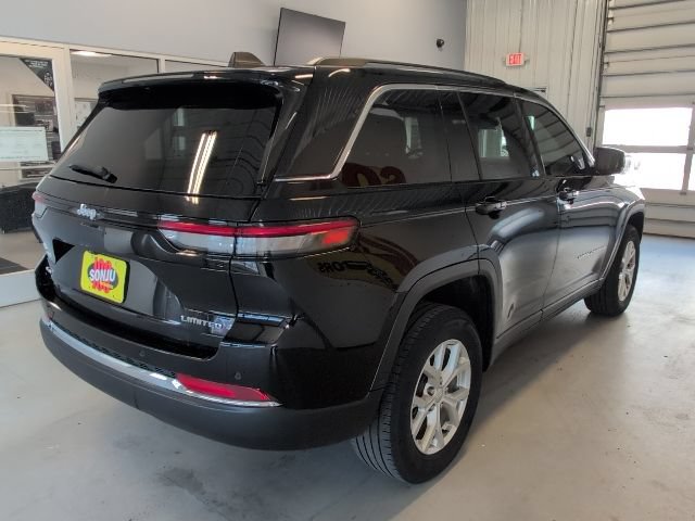Used 2023 Jeep Grand Cherokee Limited AWD/4WD image 5
