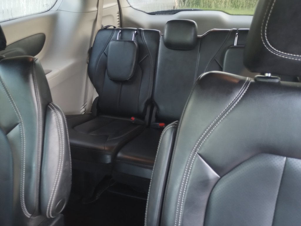Used 2023 Chrysler Pacifica Touring-L FWD image 18
