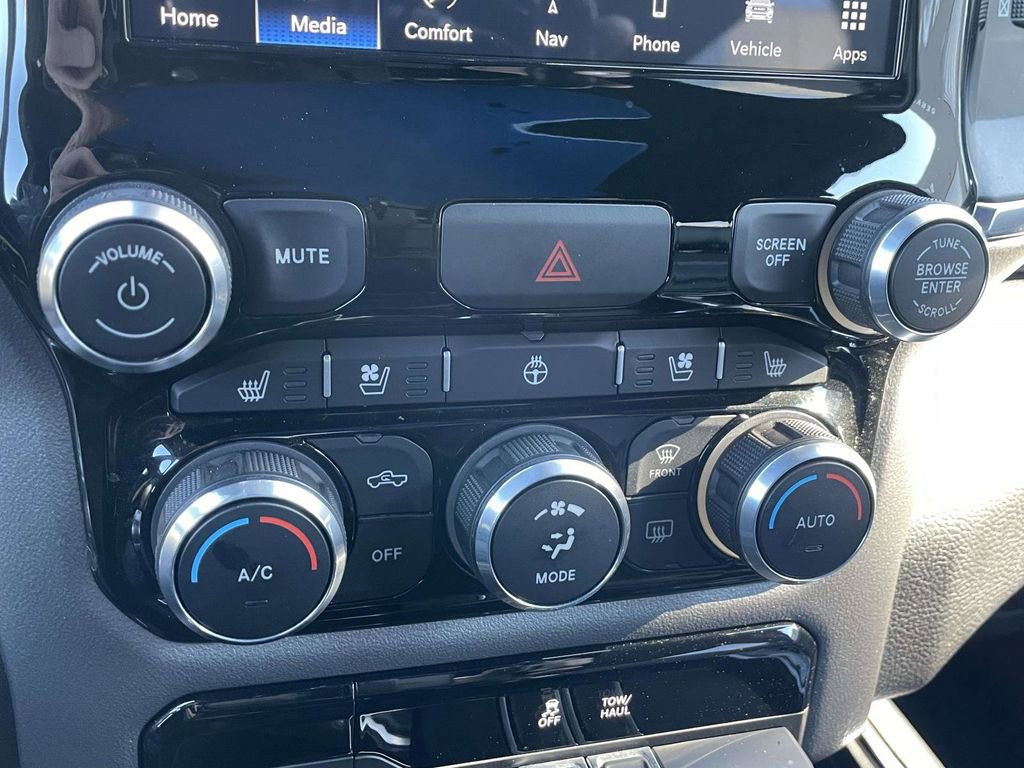 Used 2024 RAM 1500 Laramie image 11