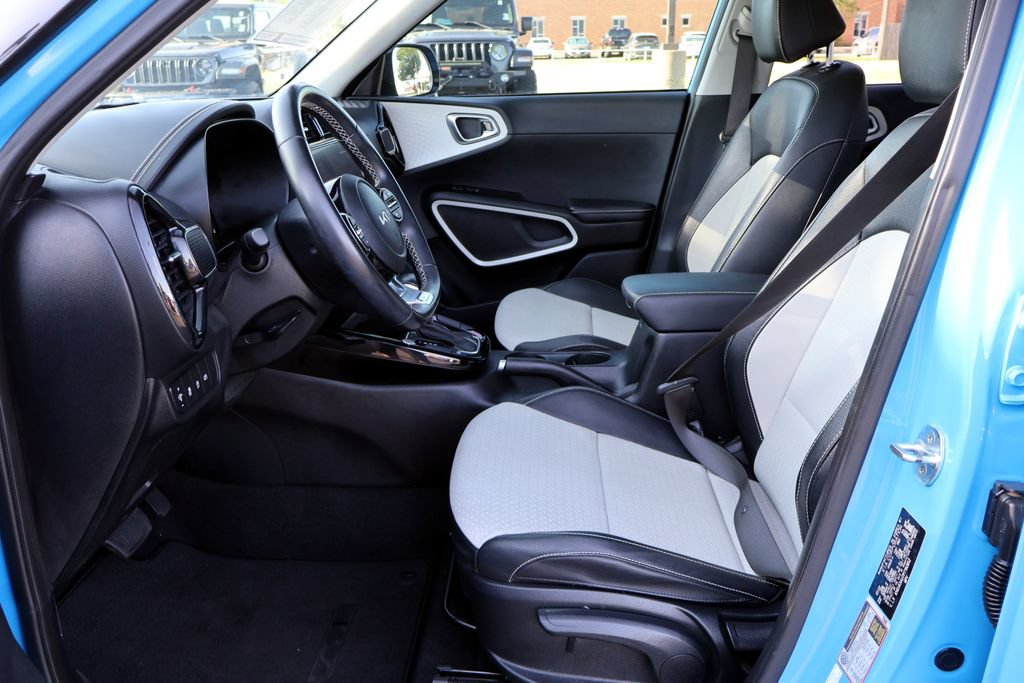 Used 2023 Kia Soul GT-Line FWD image 27
