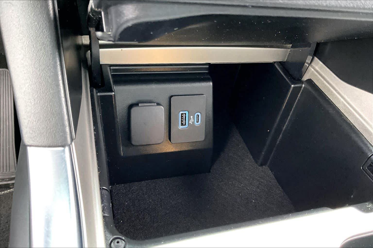 Certified 2023 Ford Explorer XLT RWD image 31