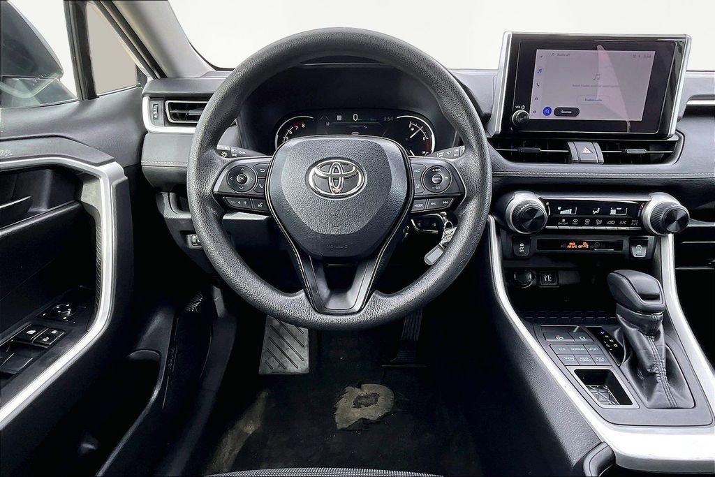 Used 2024 Toyota RAV4 LE image 7