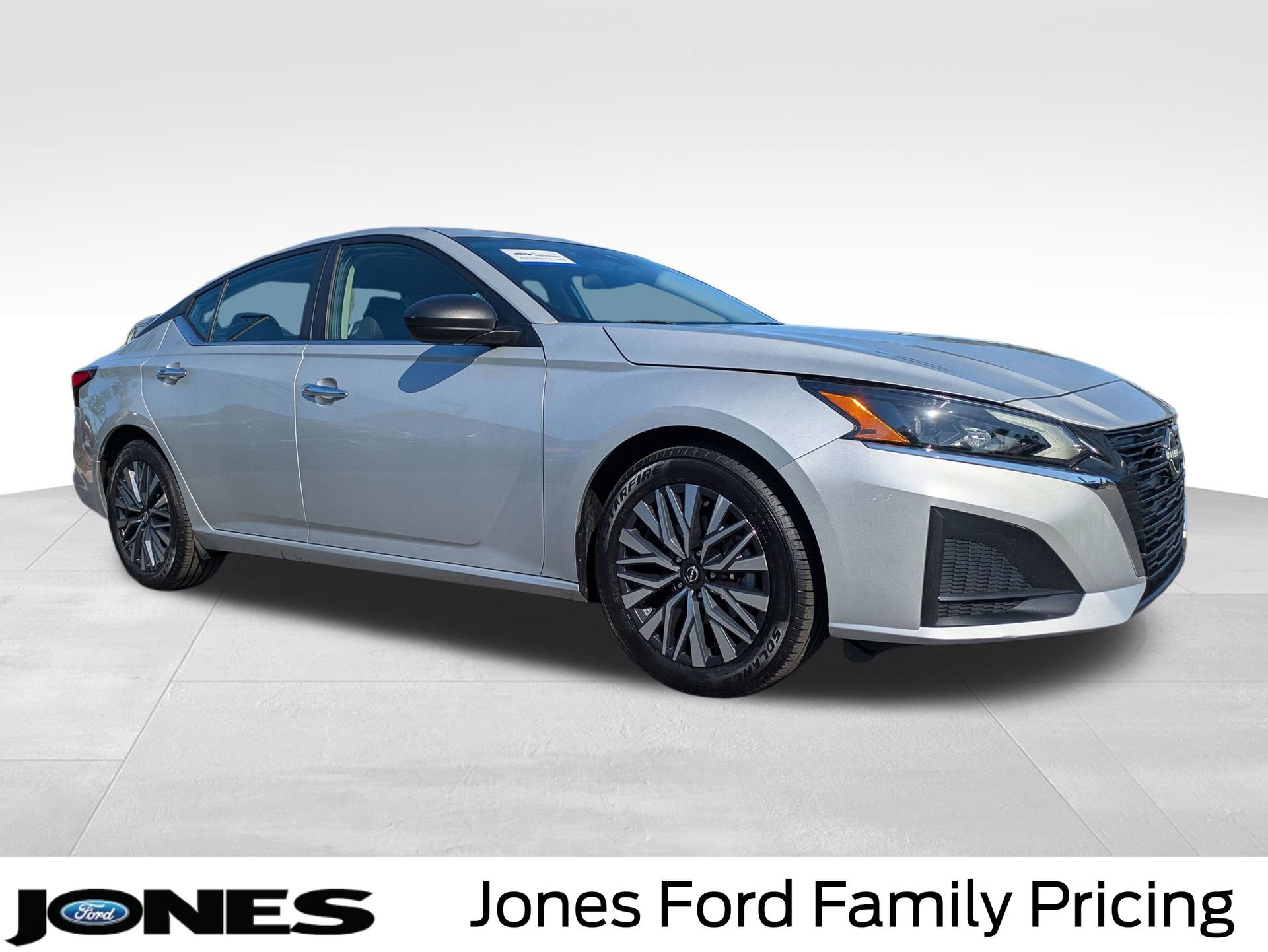 Used 2024 Nissan Altima 2.5 SV image 1