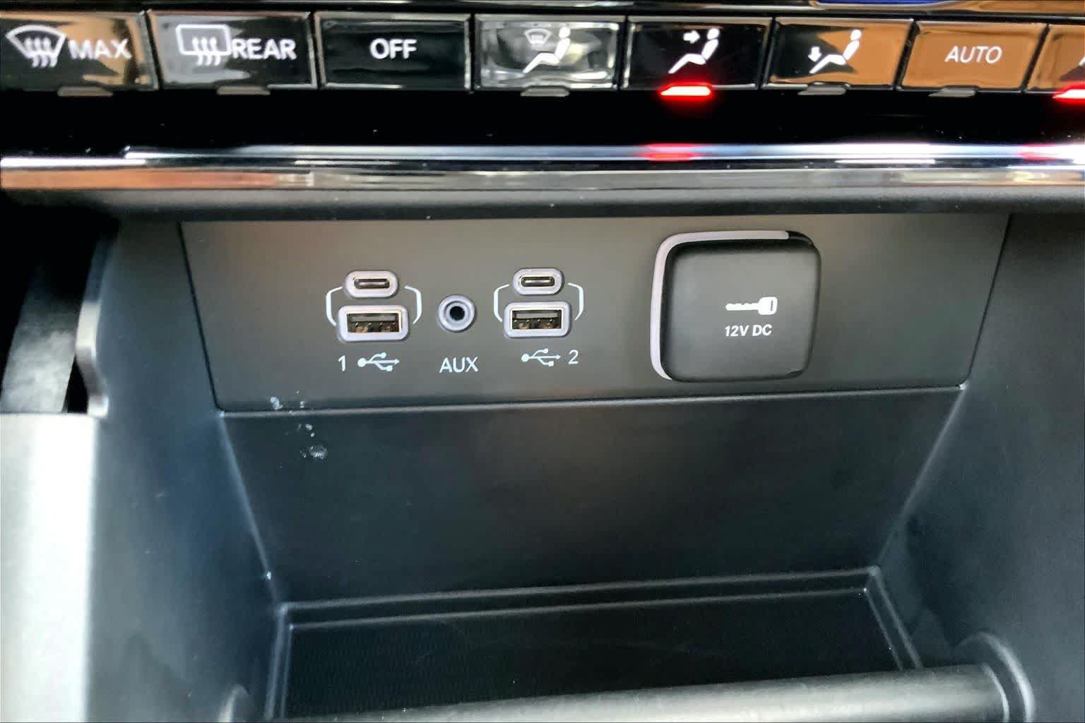 Used 2024 Jeep Grand Cherokee Summit w/ Adv Protech Group IV AWD/4WD image 35