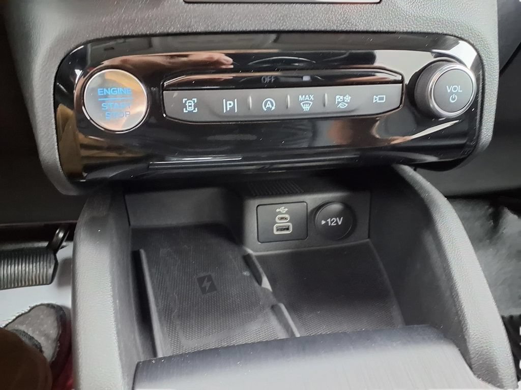 Certified 2025 Ford Escape Platinum w/ Premium Technology Package AWD/4WD image 13