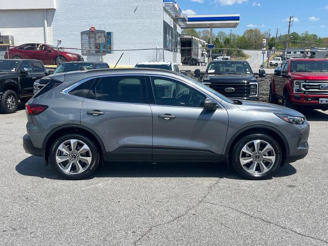 Certified 2025 Ford Escape Platinum w/ Premium Technology Package AWD/4WD image 2