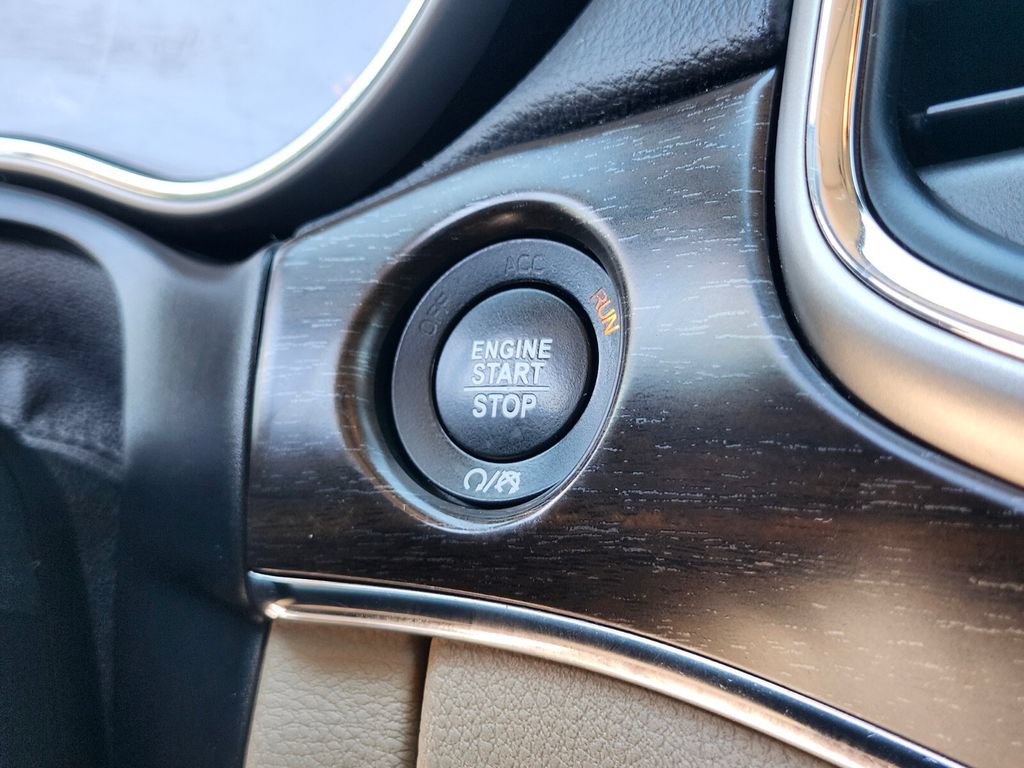 Used 2017 Jeep Grand Cherokee Limited AWD/4WD image 25