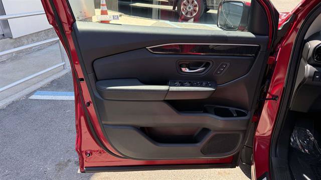 Used 2025 Honda Pilot Elite image 8