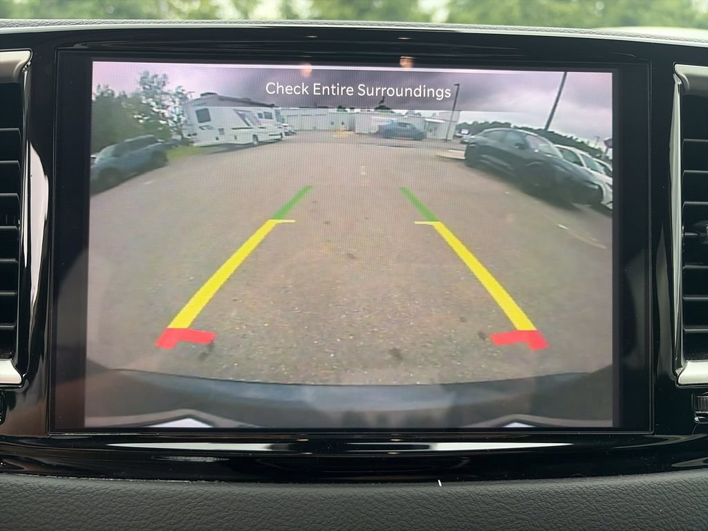 Used 2023 Chrysler Pacifica Touring-L FWD image 23