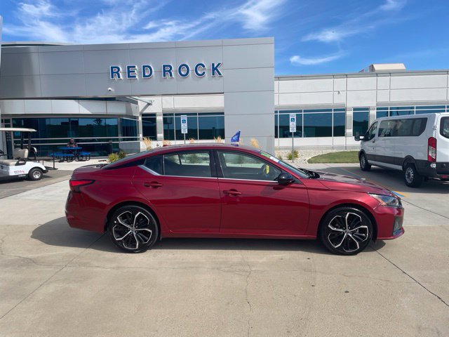 Used 2024 Nissan Altima 2.5 SR FWD image 3
