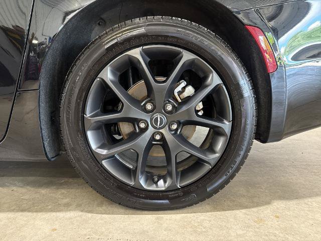 Used 2025 Chrysler Pacifica Limited FWD image 8