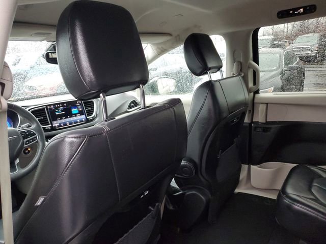 Used 2022 Chrysler Pacifica Touring-L image 26