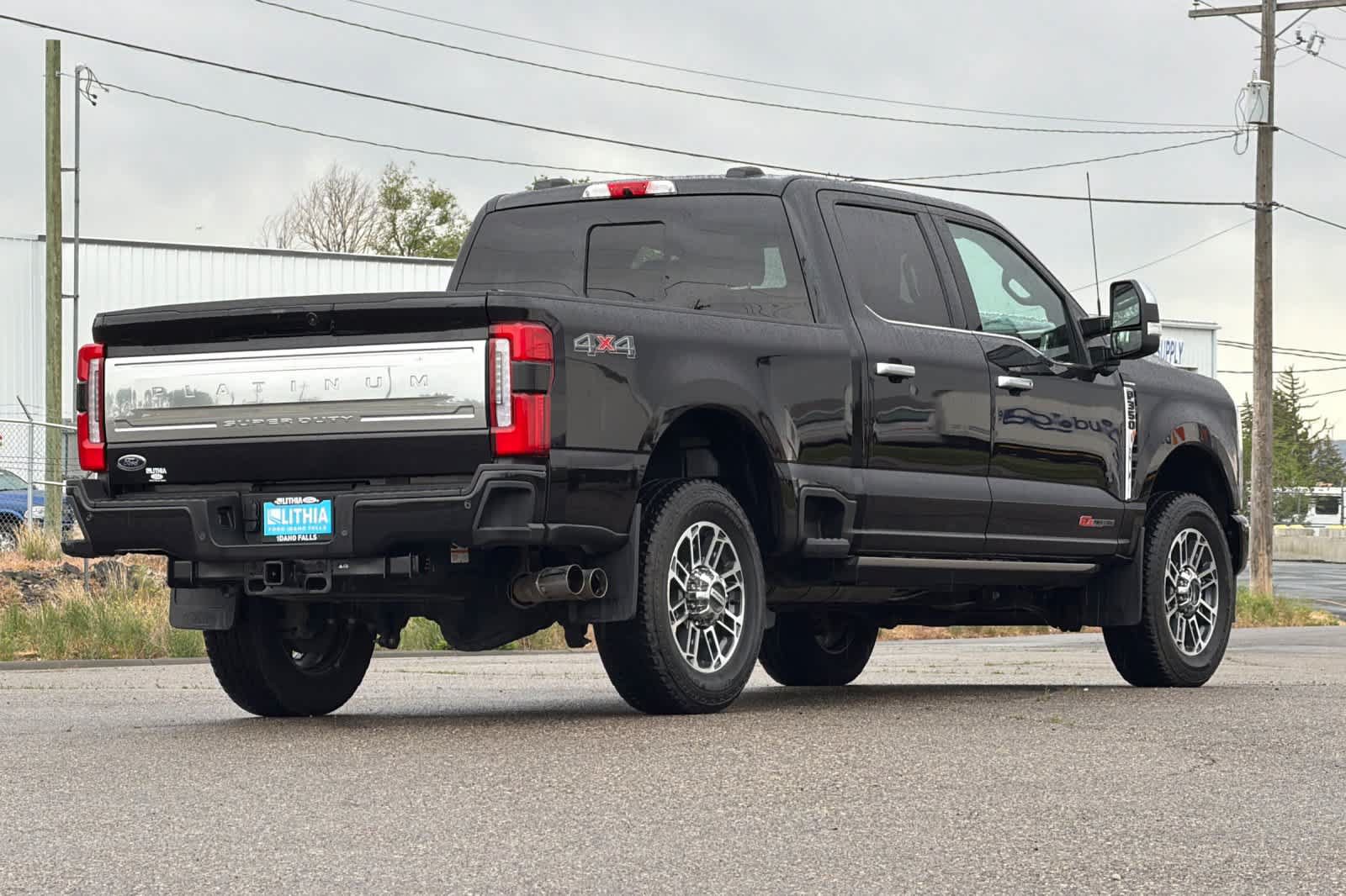 Certified 2025 Ford F350 Platinum w/ Platinum Plus Package AWD/4WD image 2