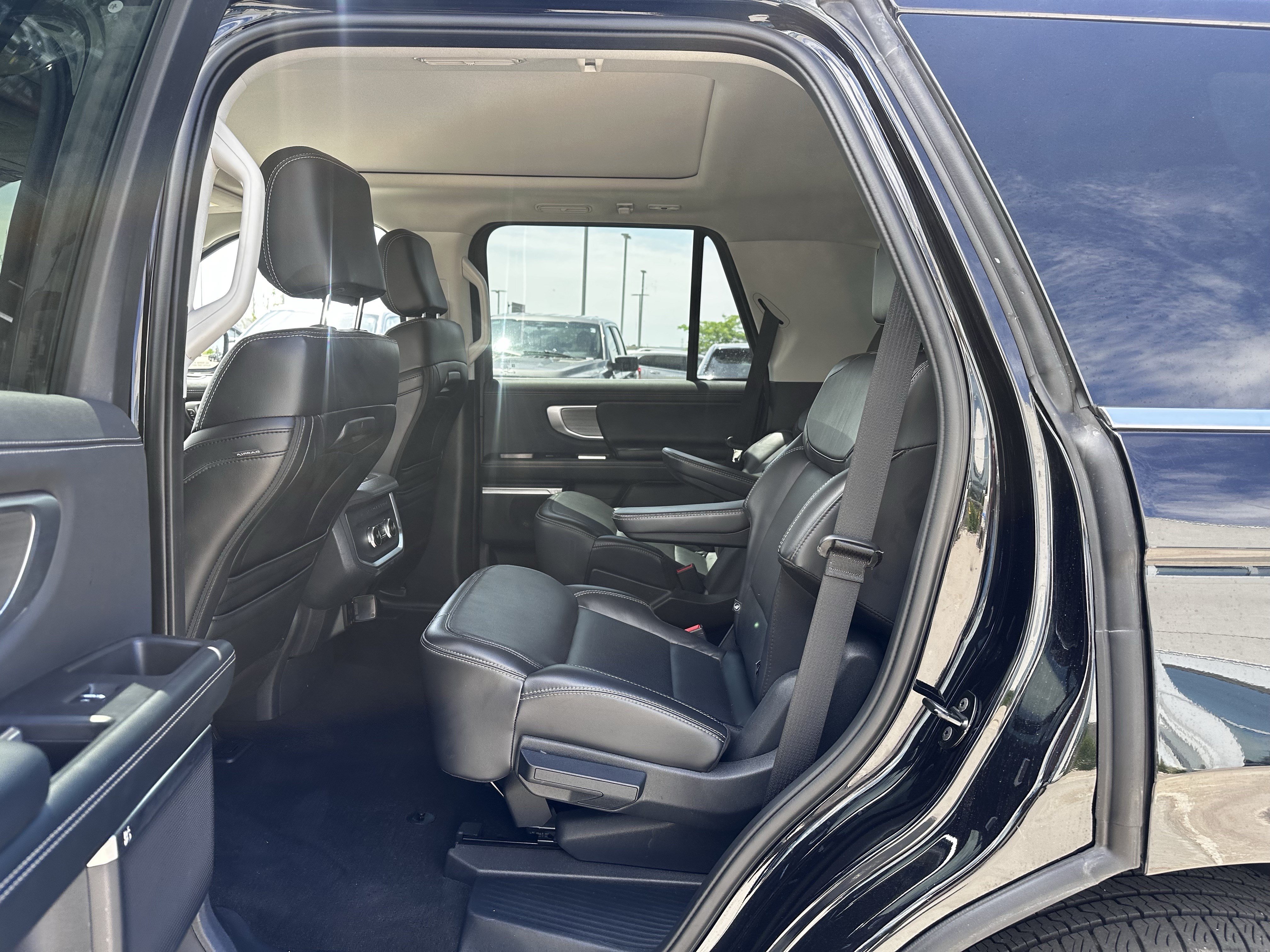 Certified 2025 Ford Expedition Platinum AWD/4WD image 8