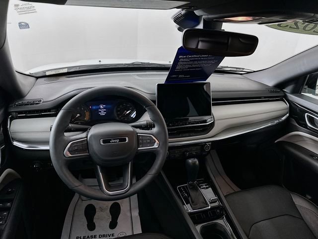 Used 2023 Jeep Compass Limited image 29