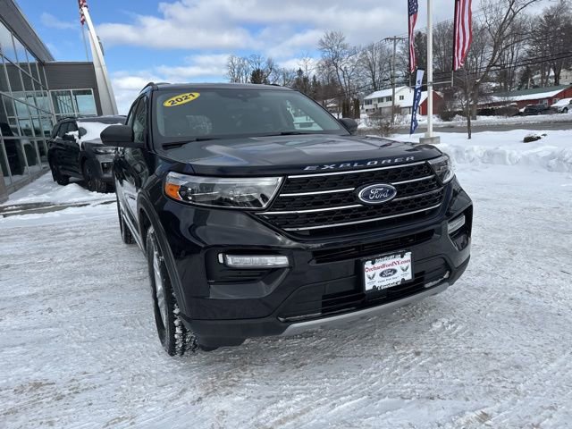 Certified 2021 Ford Explorer XLT w/ Equipment Group 202A image 4